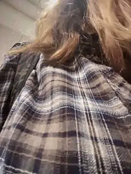 mommmyyummy (F young) - Make mommy wet in public ❤️