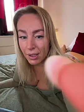 christinasiemone (F young) - MY BOOBS IN YOUR FACE