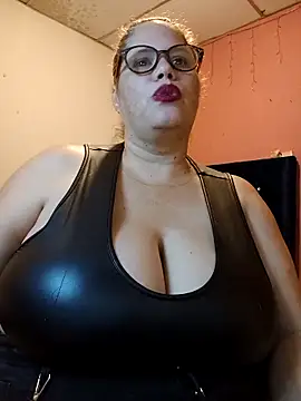 EllisW8's Live Webcam Show