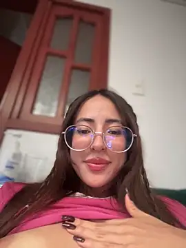 lauravasquez (F young) - Fingering Wet Pussyyy💦