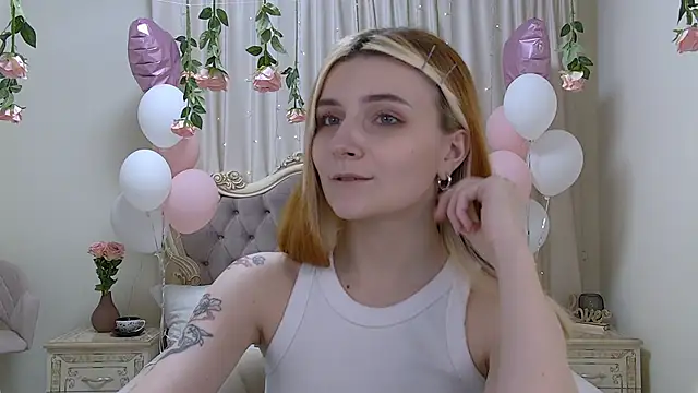 kellystone (F teen) - skirt tease