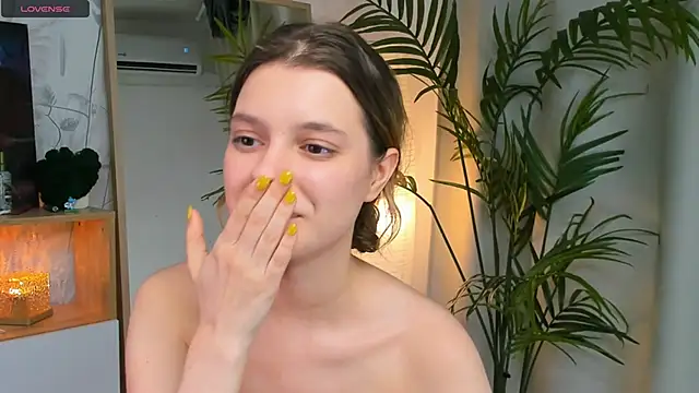 mikkyarlert (F teen) - Squeeze my boobs