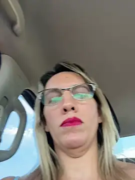 gatitacarlita (F mature) - Naked in car