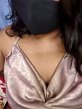 Webcam Model (Tamil_hot_whiskey_girl)  is live.Free join now!