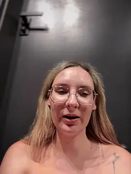 The_Snowwhitee's Live Sex Cam Show