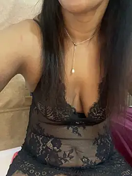 naughtyjaanu's Stripchat show and profile