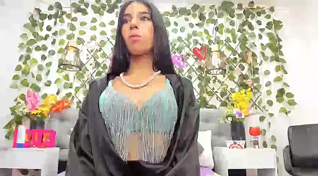 dara_bravo (F teen) - Flash tits 🍒🖤