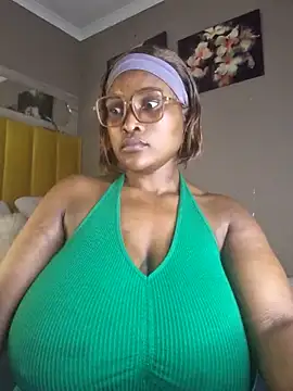 Bustygoddess32's Stripchat show and profile