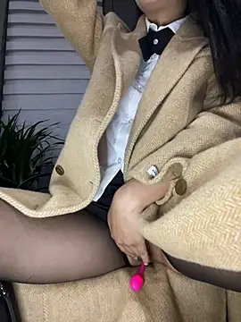 asia-lynn (F young) - 咖啡厅coffee shop抢到目标控制玩具5分钟😘