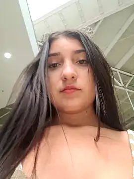 matilda_russoo (F teen) - Rub my clit at the MALL