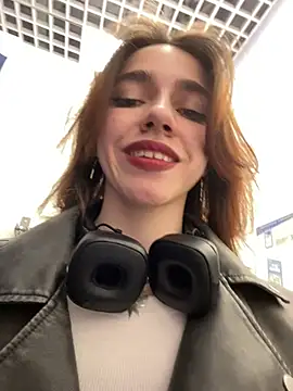 lily__belle (F teen) - walk in mall without panties near people