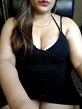 hotttie_alisha (F young) - Boobs show 🥰