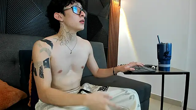 troy_rouge (M twink) - Masturbation