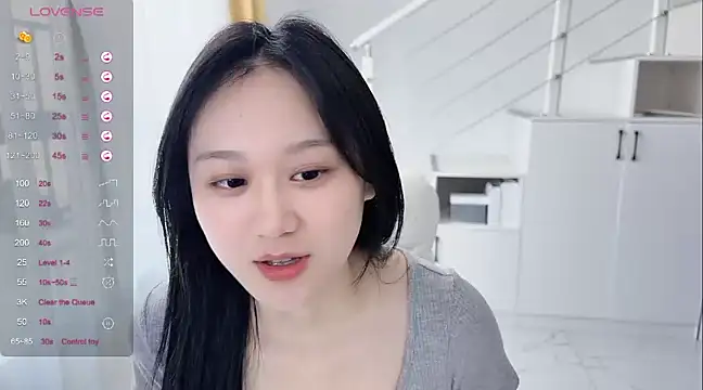 cassie-20 (F teen) - m腿揉胸1分钟