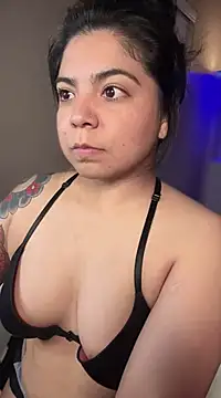 kimmiakiss22's Stripchat show and profile