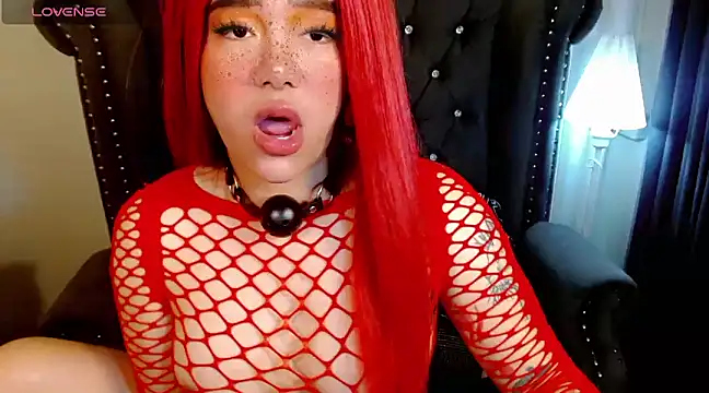 tsmargarita (T young) - Hey guys help me cum on tits