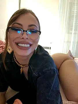 tamarasavage (F young) - Fuck huge dildo and squirt