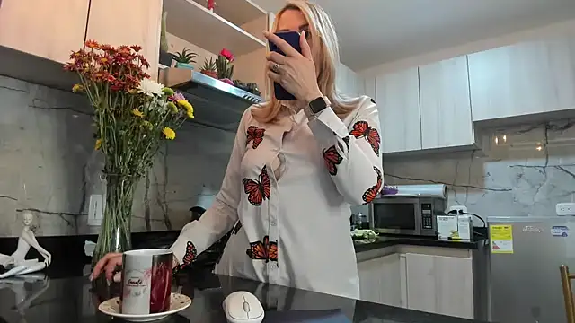 ashleymilf_1 (F mature) - warm me, have me touch the tits