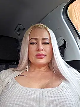 milfbarby (F milf) - Make me squirt in public place