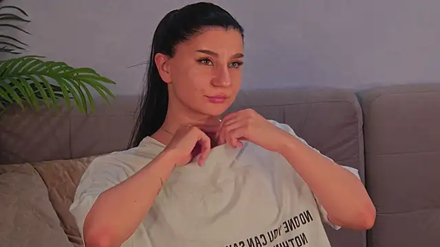 JuliaWangg Live Sex Cams