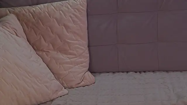 JuliaWangg Live Sex Cams
