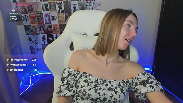 NessaDiazz Live Sex Cams