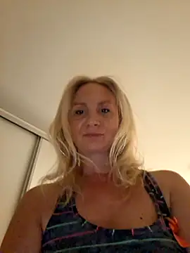 merlyn4 Live Sex Cams