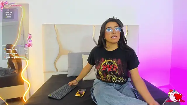 Naanaky_tay Live Sex Cams