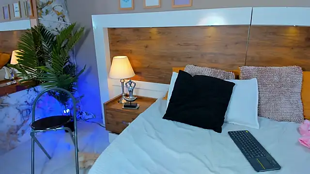 EmaBakker Live Sex Cams
