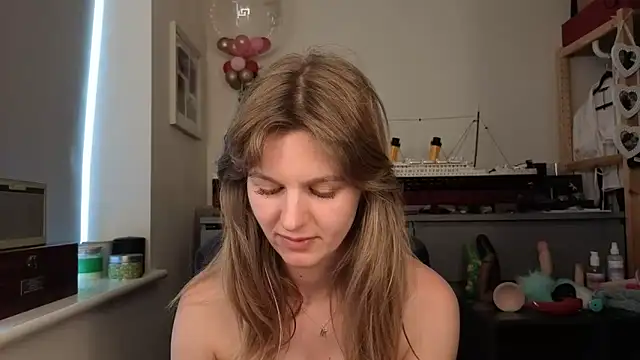 Lilly-Luscious Live Sex Cams