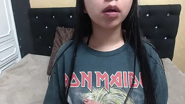 CarolineBrunx Live Sex Cams