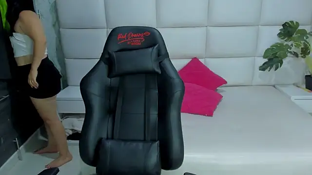 ISSA_CURVYHOT Live Sex Cams