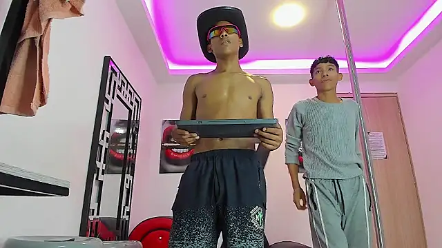 THE_GUYS_HEAD's Webcam Show