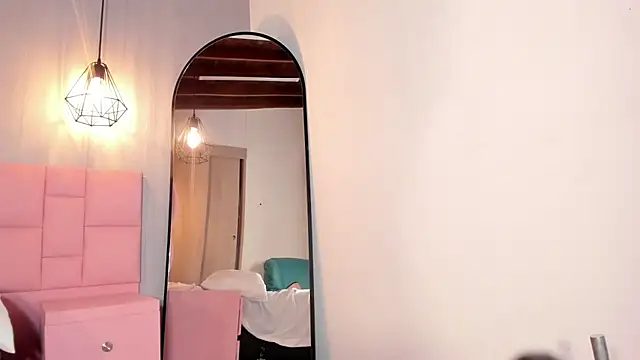 Emilyy_Queen Live Sex Cams