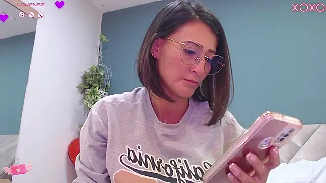 SharisWillian Live Sex Cams