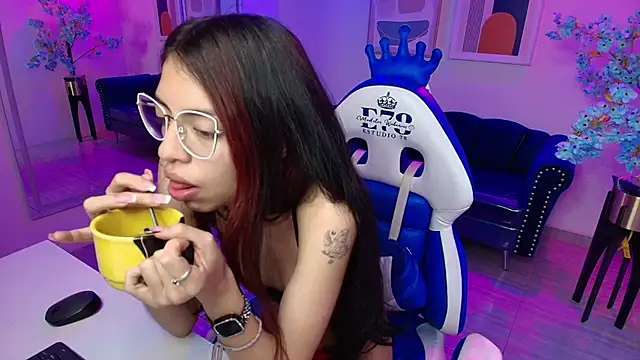Madelaine_T18 Live Sex Cams