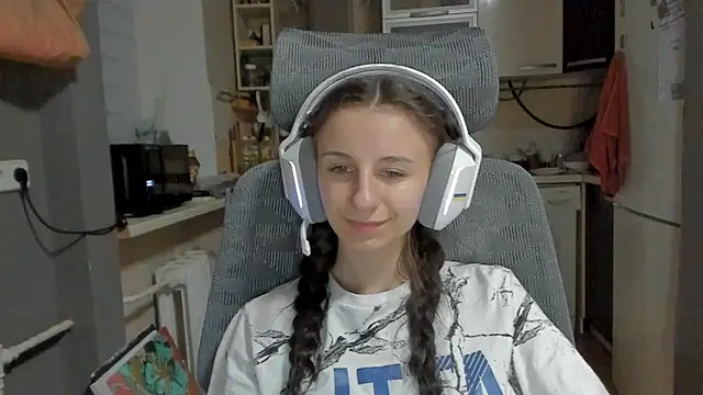 _Nika_Kik Live Sex Cams