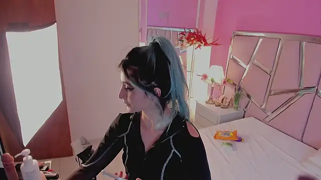 Lunapage's Webcam Show