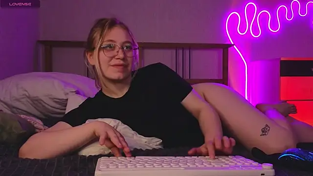 StarsOnTheSkies Live Sex Cams