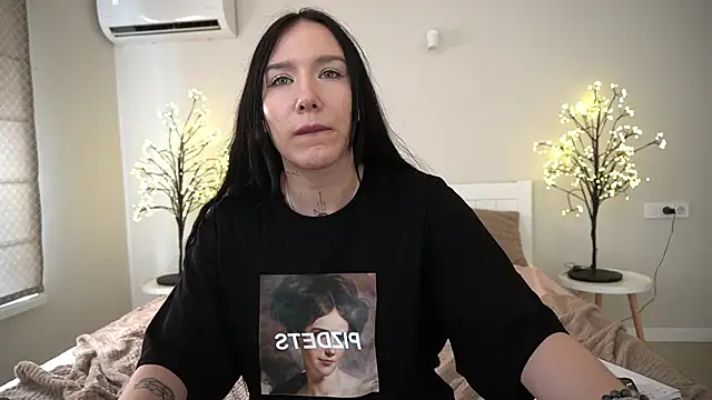 NikkiGoldSide's Webcam Show