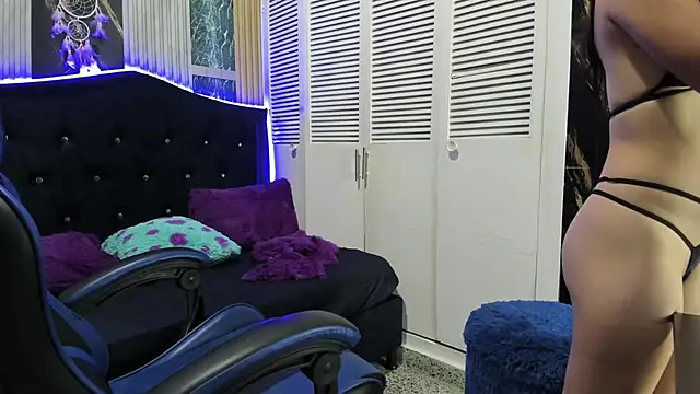 chiquisexxx005 Adlı Modelin Web Kamerası Şovu
