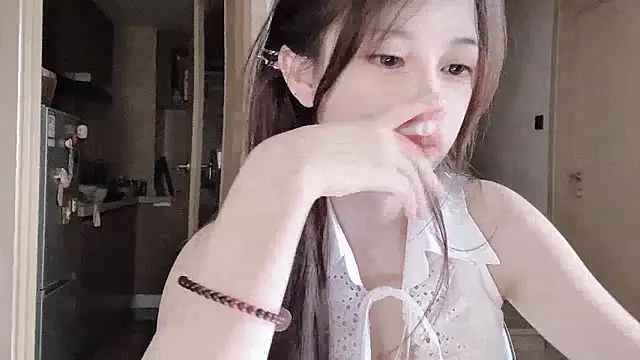 美女strawberryUU在线直播