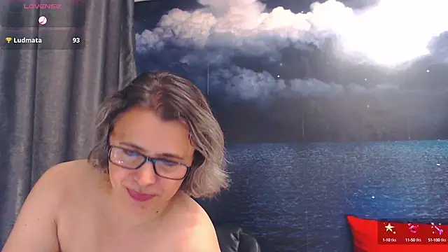 LadyAverrySquirt11's Webcam Show
