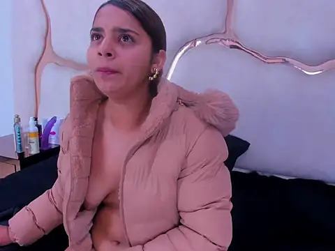 Miahsex69_ Adlı Modelin Web Kamerası Şovu