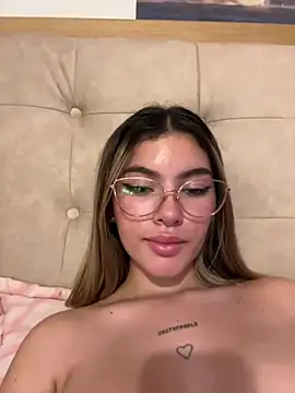 Your_Honeey's Webcam Show