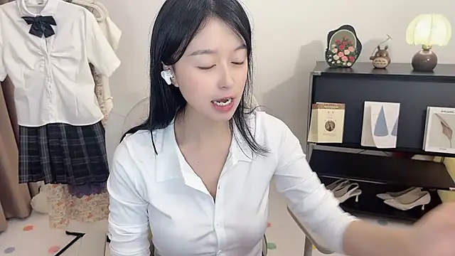 美女Onechestnut在线直播