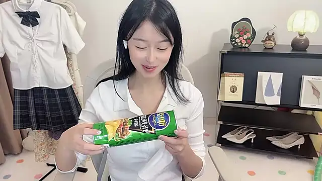美女Onechestnut在线直播