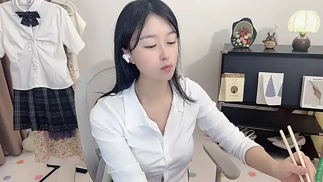 美女Onechestnut在线直播