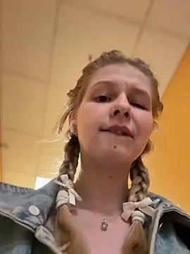 Julie_Cutie's Webcam Show