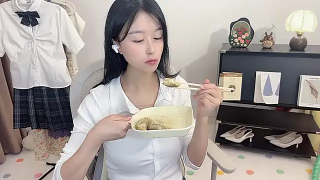 美女Onechestnut在线直播